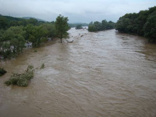 23-24 липня на річках Прикарпаття очікуються підйоми рівнів води