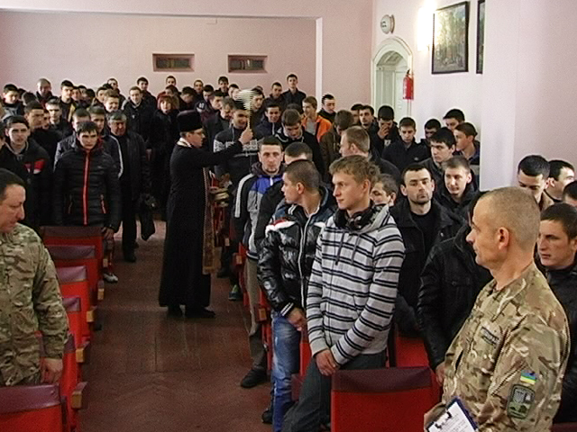 Призовна кампанія на Прикарпатті: як юнаків відправляли до війська (див. ВІДЕО) 1 pruzov 060415