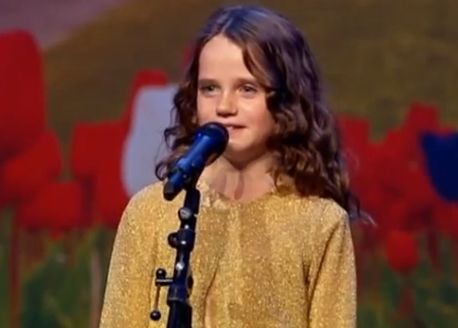 9-річна дівчина підірвала YouTube своїм неймовірним співом (відео)