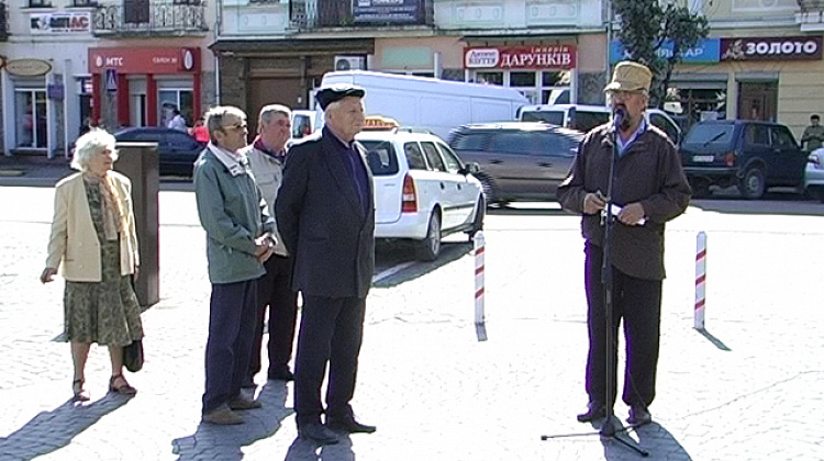 Коломияни вчергове протестували під стінами міської ради (відео)