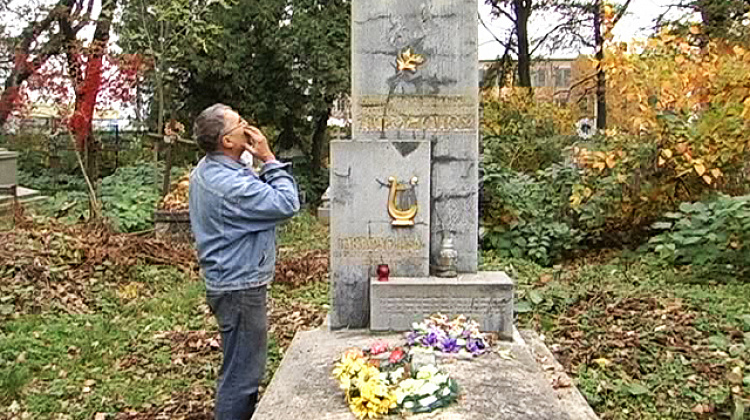 У Коломиї невідомі пошкодили могилу Романа Рубінгера (відео)