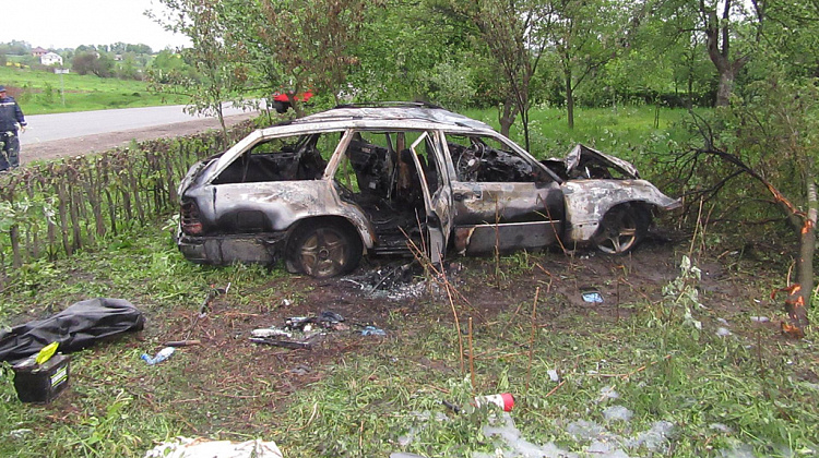 Страшна аварія на Коломийщині: автомобіль перекинувся і загорівся, водійка - загинула (фото)