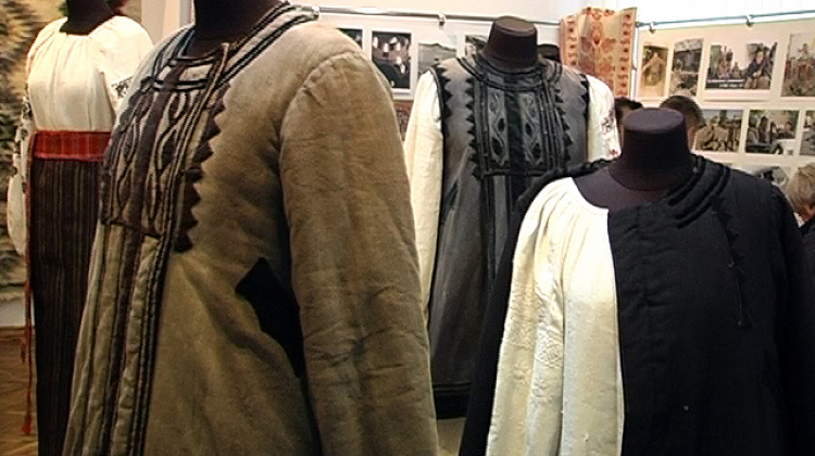 У Коломиї презентували евакуйовану колекцію одягу з Луганщини (відео)