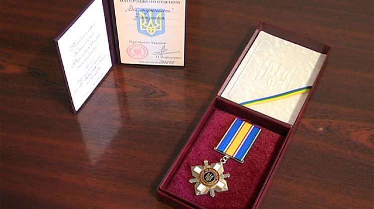 Петро Порошенко нагородив посмертно воїна з Коломийщини (відео)