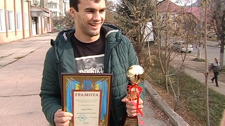 Коломиянин Арсен Різун став кращим боксером місяця (відео)
