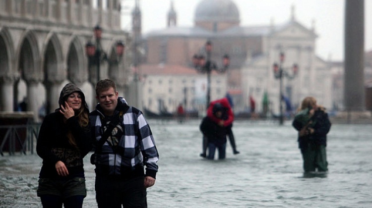 Через повінь з Італії евакуювали понад 200 туристів
