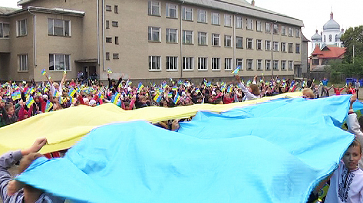 Флеш-моб "Перлина Україна" відбувся у Коломийській школі №1 (відео)