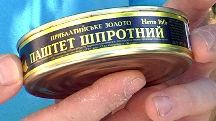 Коломиянин купив у магазині шпротний паштет з Луганська (відео)