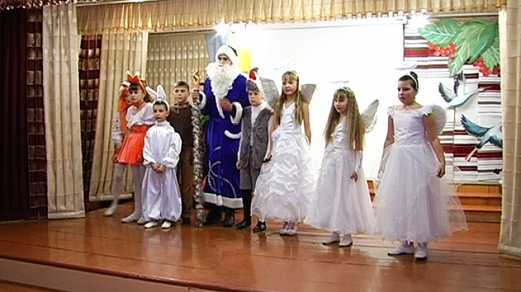 Для вихованців Печеніжинської школи-інтернату показали виставу (відео)