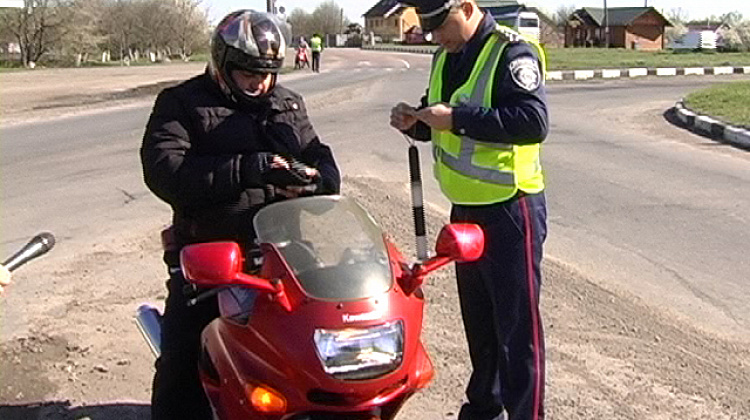 ДАІ перевіряє водіїв скутерів та мотоциклів (відео)