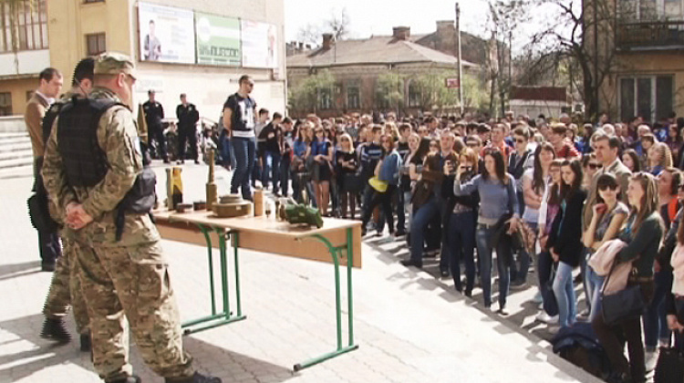 На Прикарпатті правоохоронці провели антитерористичні навчання (відео)