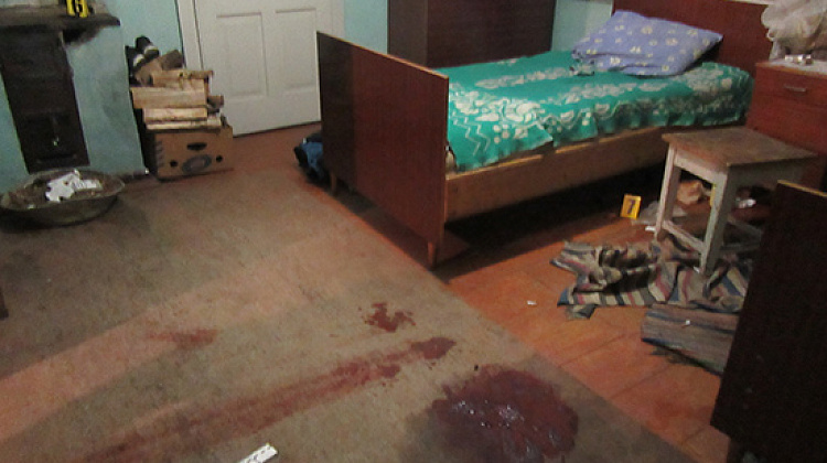 На Яремчанщині чоловік 47 разів ударив ножем 25-річного жителя Закарпаття (фото)