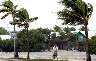 На Флориду насувається тропічний шторм "Айзек"