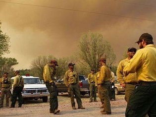 Через велику пожежу у США довелось евакуювати близько 300 місцевих жителів