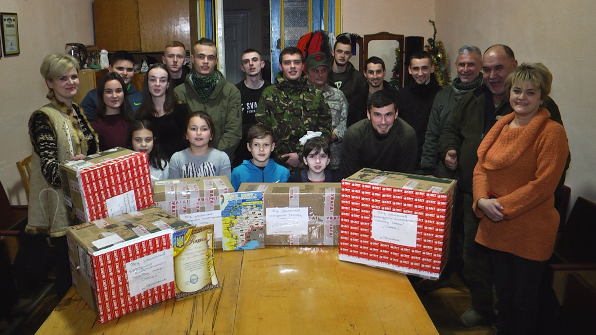 Допомога для добровольців. Коломияни збирають одяг, продукти та ліки (відео) Допомога для добровольців. Коломияни збирають одяг, продукти та ліки (відео)