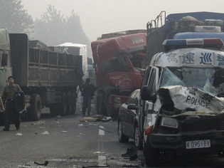 18 людей загинуло внаслідок великого ДТП у Китаї