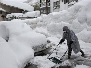 В Японії у результаті сильних снігопадів загинуло 55 осіб