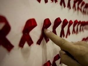 1 грудня - День боротьби зі СНІДом