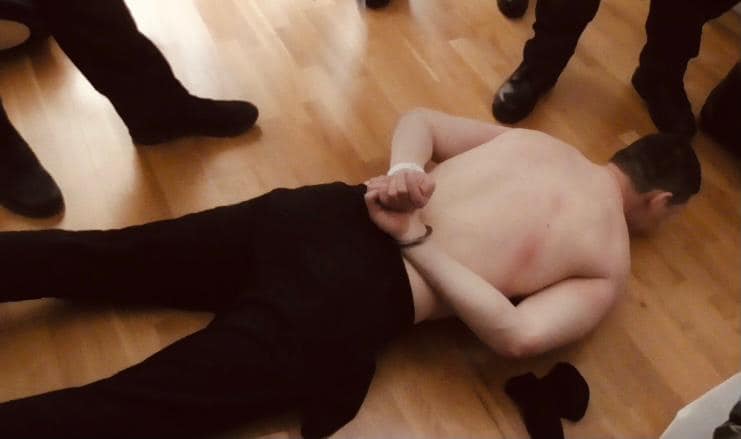 На Коломийщині вчинили стрілянину на автозаправці, поранено двох осіб (фото)