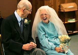 Довгих 50 років чоловік вагався чи робити пропозицію своїй коханій