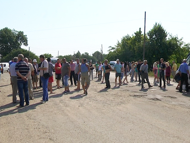 На Коломийщині селяни перекрили дорогу на Городенку (фото)