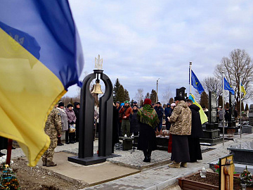 Панахиду за полеглими воїнами провели на Алеї Слави коломийського кладовища (відео)