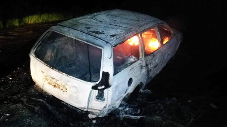На Коломийщині водій збив велосипедиста, втік з місця та спалив авто (фото)