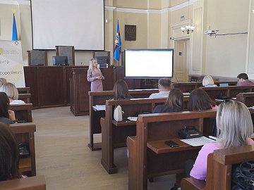 У Коломиї провели курси підвищення кваліфікації для майбутніх керівників навчальних закладів (відео)