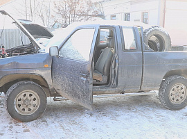 Пікап та станцію безперебійного живлення передали військовим коломийські волонтери (відео)