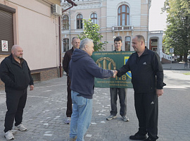 Коломийські волонтери передали пасажирський мікроавтобус для військових