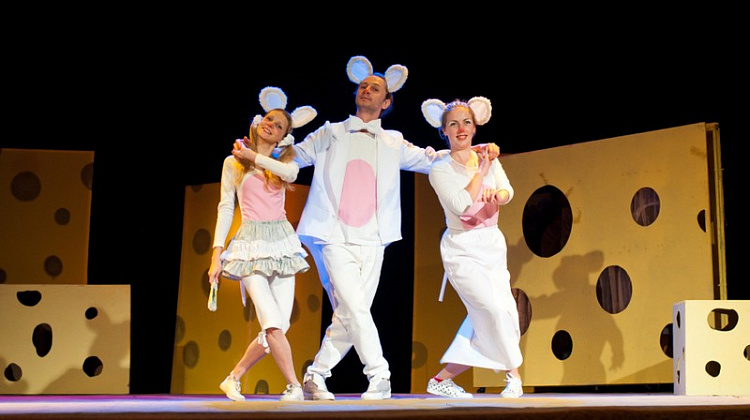 Коломийський театр запрошує 12 серпня на казку «Всі миші люблять сир»