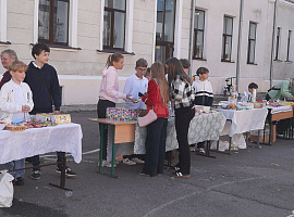 У Коломийському науковому ліцеї № 9 провели  традиційний благодійний ярмарок 