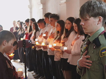 Коломийська гімназія вшанувала трьох випускників, які загинули на захисті України (відео)