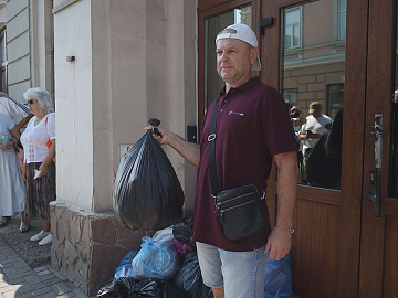 Сміття – під Ратушу. У Коломиї відбулася акція протесту