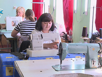У селі Турка на Коломийщині відновили роботу швейного цеху (відео)