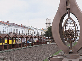 У середмісті розпочав роботу Великодній ярмарок (відео)