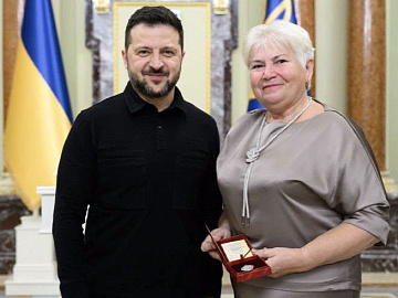 Президент вручив вчительці з Коломиї державну нагороду