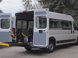 Спеціалізований автотранспорт передали для реабілітаційного центру Прикарпаття (відео)