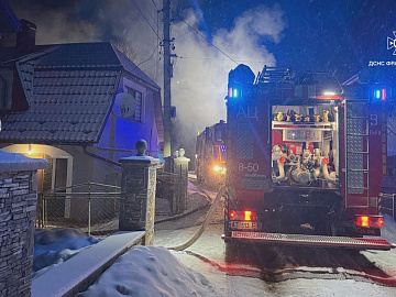 Впродовж вихідних прикарпатські рятувальники неодноразово залучалися до ліквідації пожеж (відео)