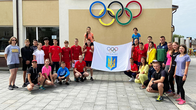 Коломийські спортсмени підняли Олімпійський прапор у підтримку Національної збірної (фото)