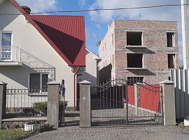 Мешканці вулиці Київської в Коломиї обурені будівництвом, яке ведеться поруч (відео)