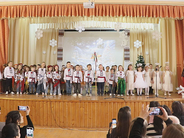 Учні Коломийського ліцею №5 представили виставу французькою мовою (відео)