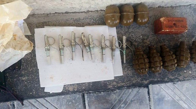 На Прикарпатті СБУ викрила військовослужбовця на продажі зброї та боєприпасів (фото)