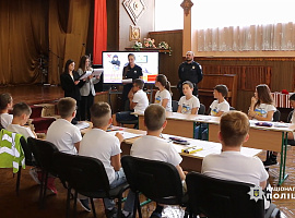 Поліцейські провели урок для учнів Коломийського ліцею імені Сергія Лисенка (відео)