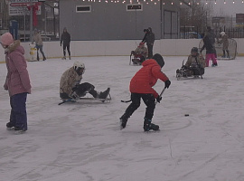 У Коломиї на місцевій ковзанці влаштували розважально-тренувальний захід (відео)