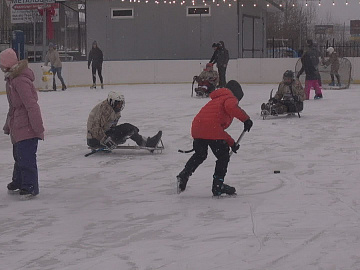 У Коломиї на місцевій ковзанці влаштували розважально-тренувальний захід (відео)