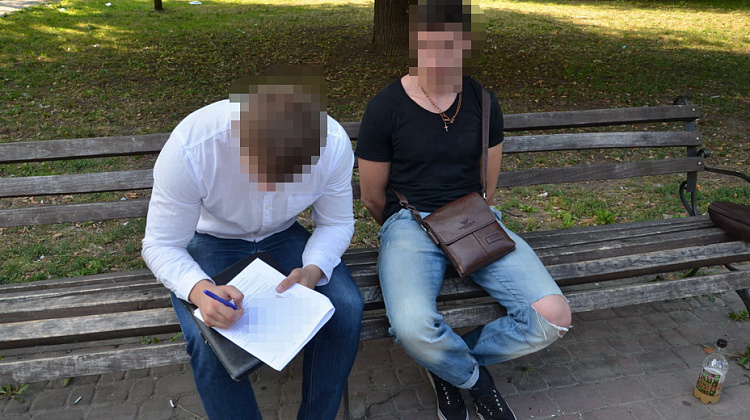 На Івано-Франківщині СБУ викрила зловмисників, які допомагали перетинати кордон особам, яким заборонено в’їзд за біометричними паспортами (фото)
