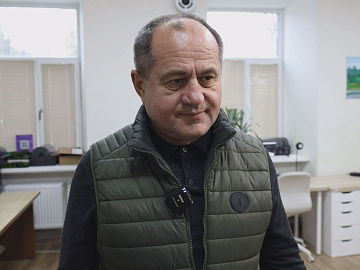 У Коломийській громаді асфальтують території біля навчальних закладів (відео)