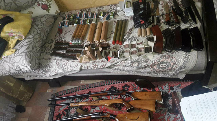 На Івано-Франківщині СБУ вилучила арсенал зброї та боєприпасів (фото)