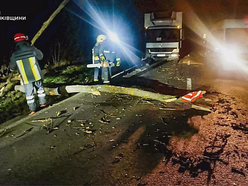 Рятувальники ліквідовують наслідки негоди на Прикарпатті (відео)